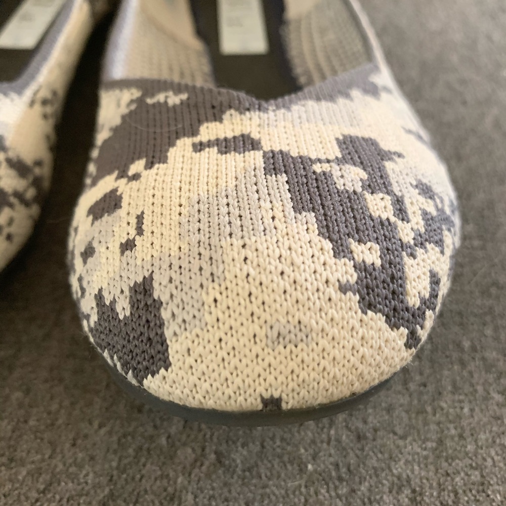 Retired ➡️➡️Grey Botanicamo Flat Rothys ! - Picture 8 of 11